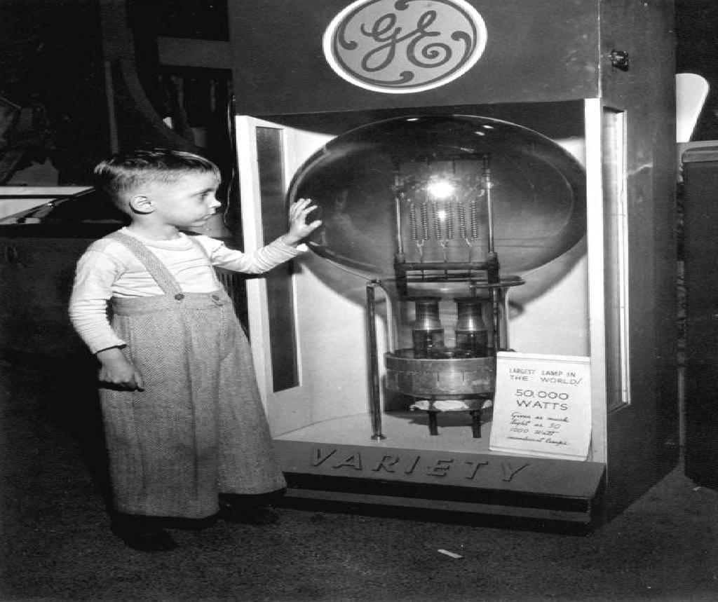 Tommy Dodgen, age 4, standing by the largest lamp in the world: Tampa, Florida
